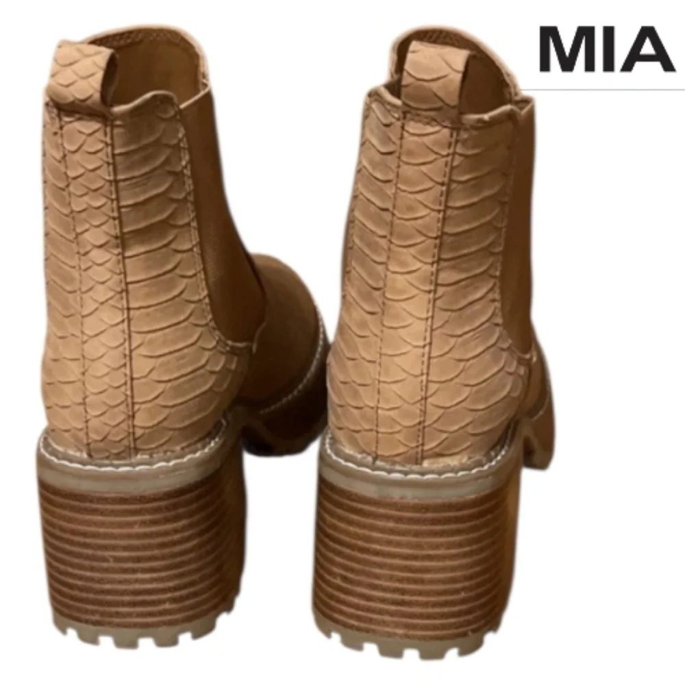 MIA Luda Chelsea Boot Size Women’s 8 Beige / Tan Python Print